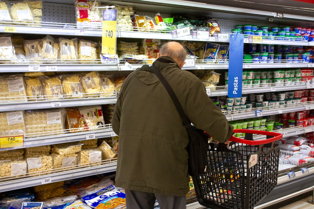 El consumo minorista se volvió a derrumbar en marzo: las ventas cayeron hasta el 9%