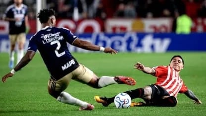 Estudiantes venció a Independiente Medellín sobre el final y clasificó dramáticamente a octavos de la Copa Libertadores