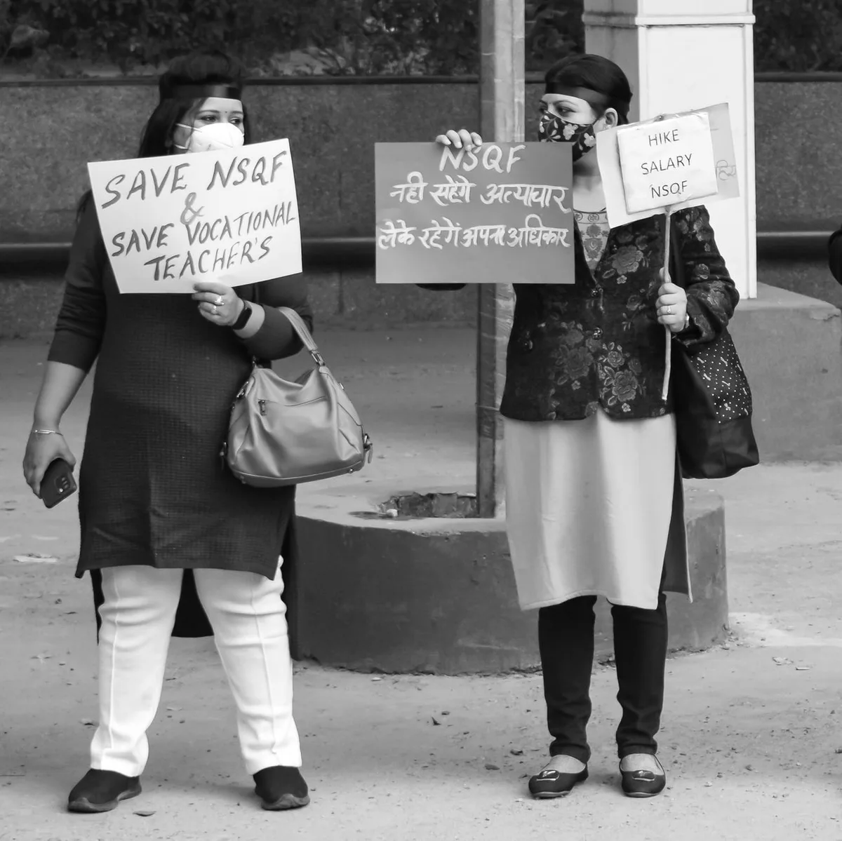 Docentes en movilización exigiendo mejoras salariales y condiciones laborales dignas.