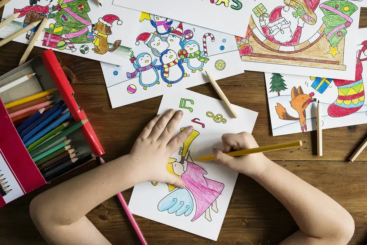 Participantes en un taller de creación de historietas y arte gráfico