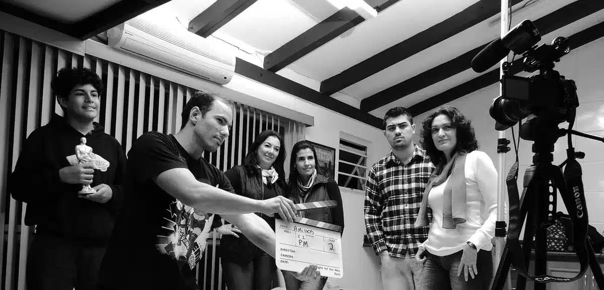 Manuscritos y programas teatrales que representan los primeros años de la autora
