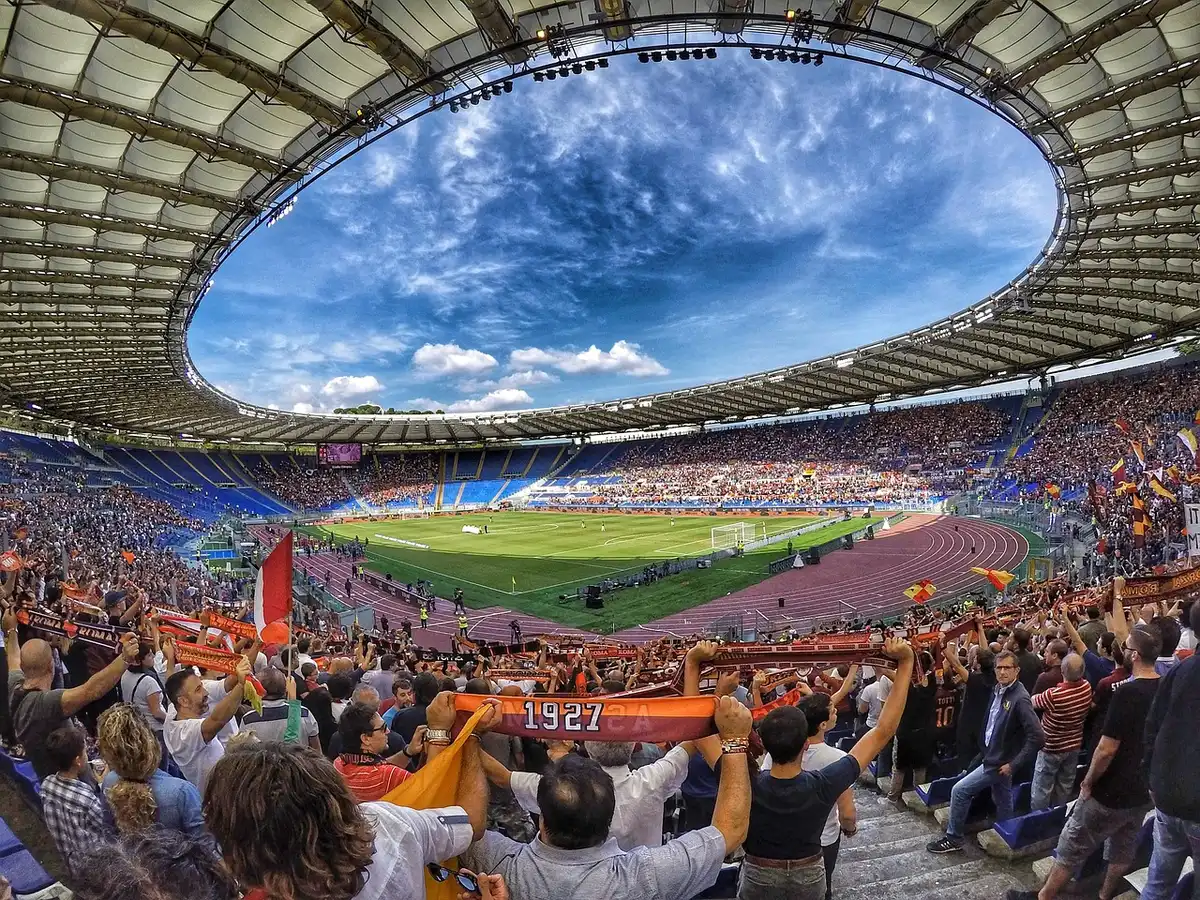 La Bombonera con la grada llena y ambiente durante el partido