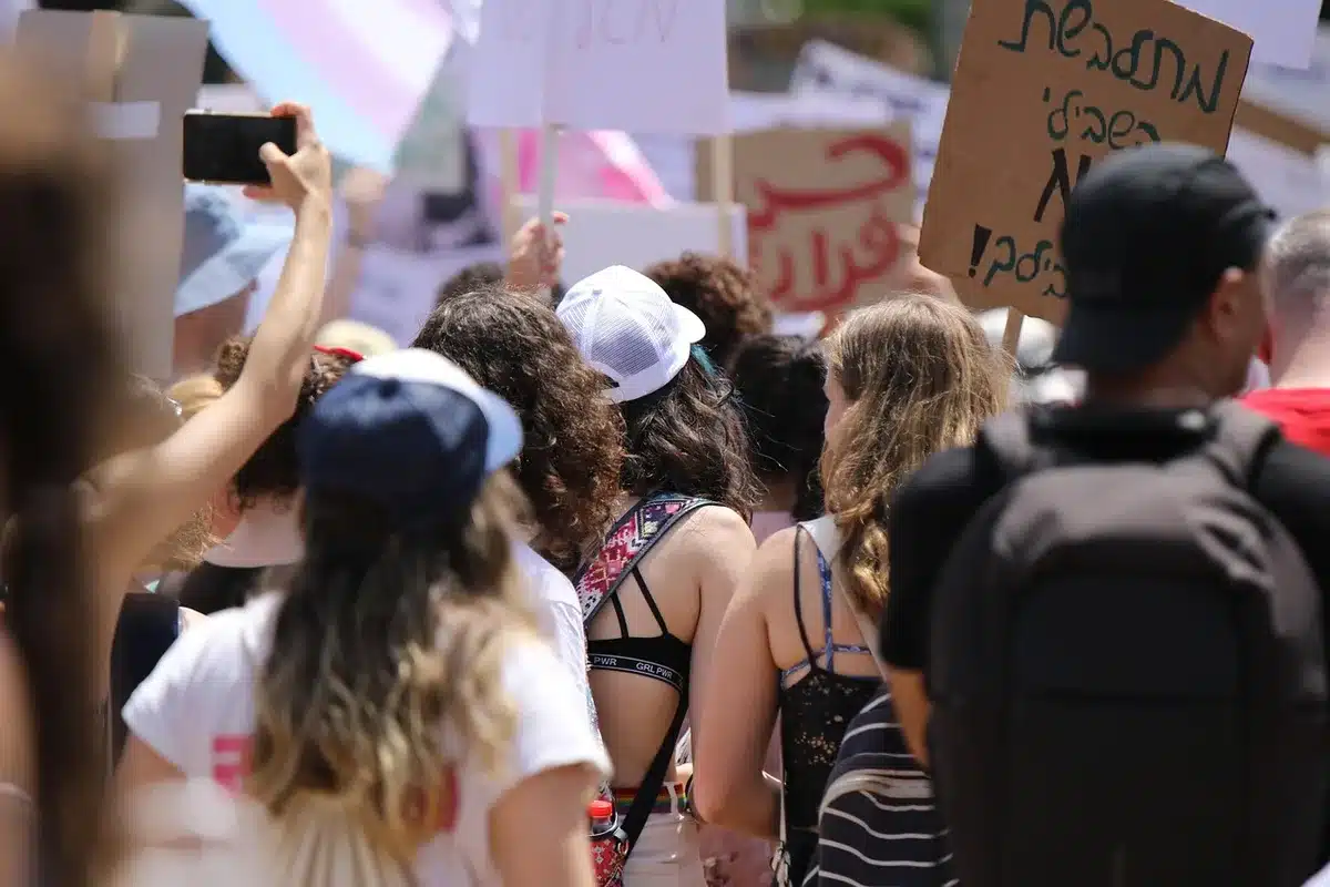 Multitud frente al Congreso durante una marcha histórica